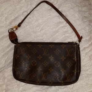 Loui  Vutton mini pochette